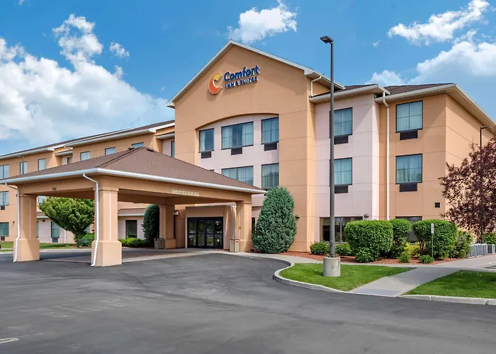 Comfort Inn & Suites Farmington - Victor